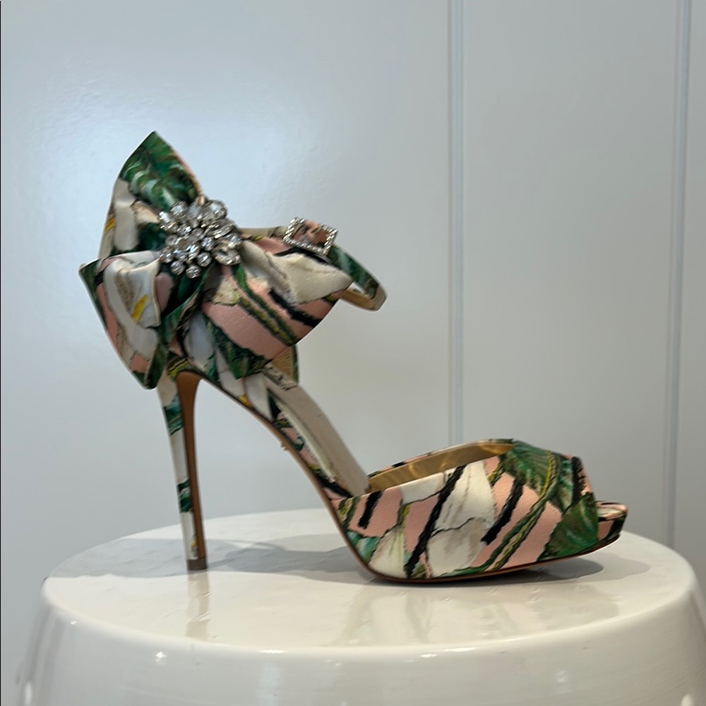 Badgley Mischka Women's Stiletto Heels with Bow Accent